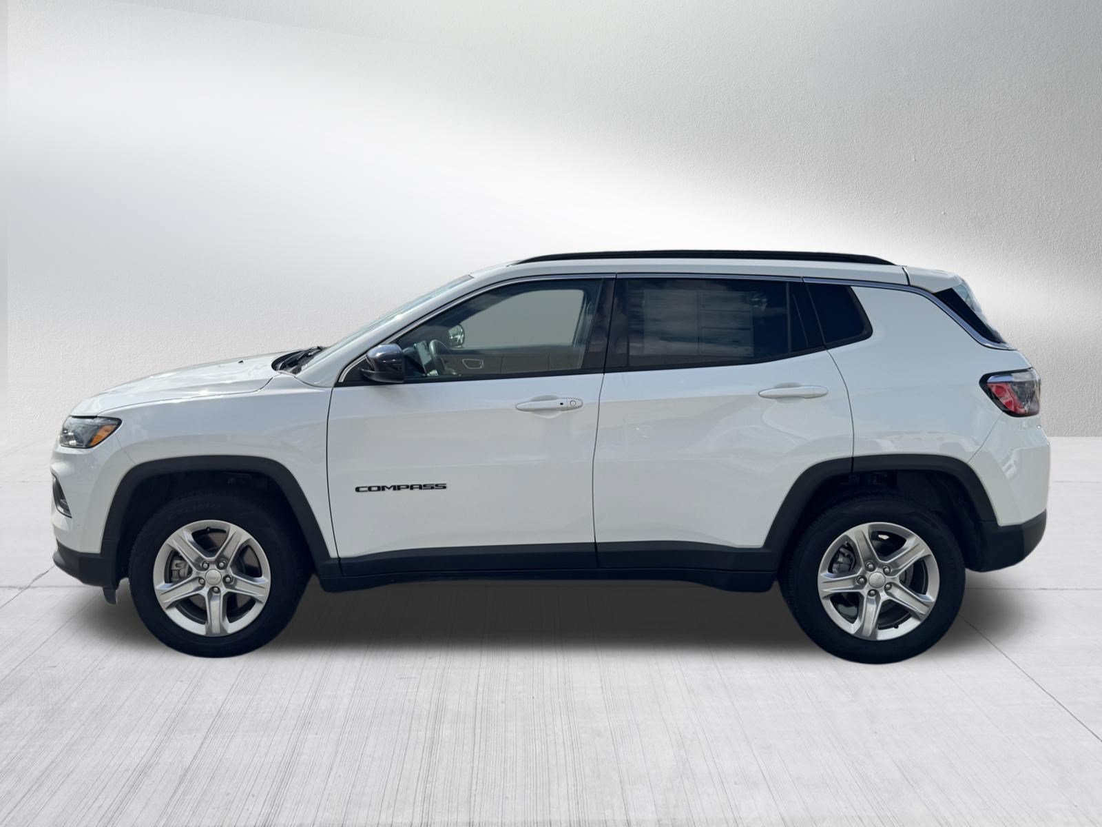 Certified Used 2024 Bright White Clearcoat Jeep Latitude image 4