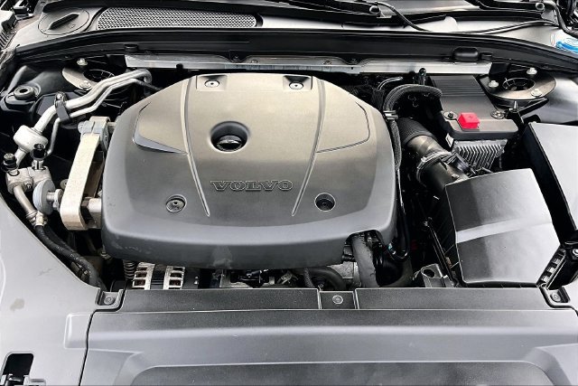 Used 2018 Black Stone Volvo T5 Momentum image 7