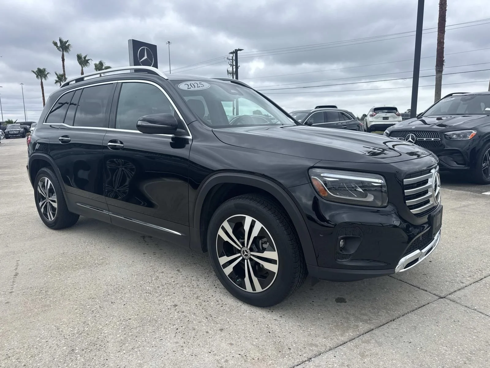 Certified Used 2025 Black Mercedes-Benz GLB 250 image 3