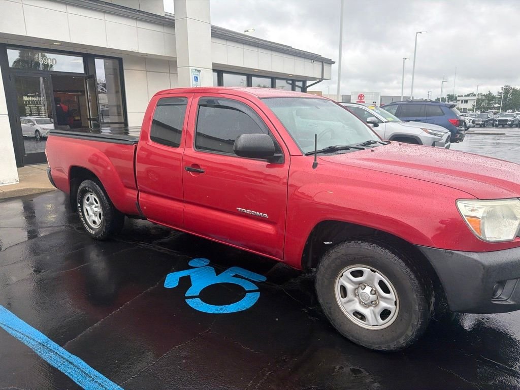 Used 2015 Red Toyota Base image 12