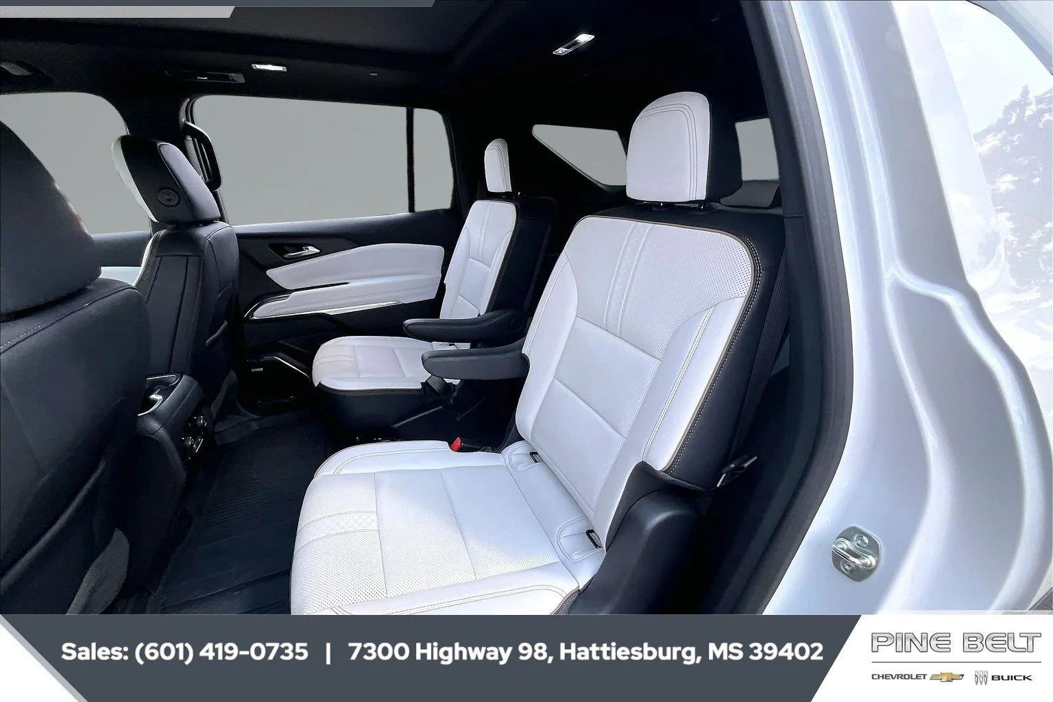 Used 2025 Iridescent Pearl Tricoat Chevrolet High Country image 19