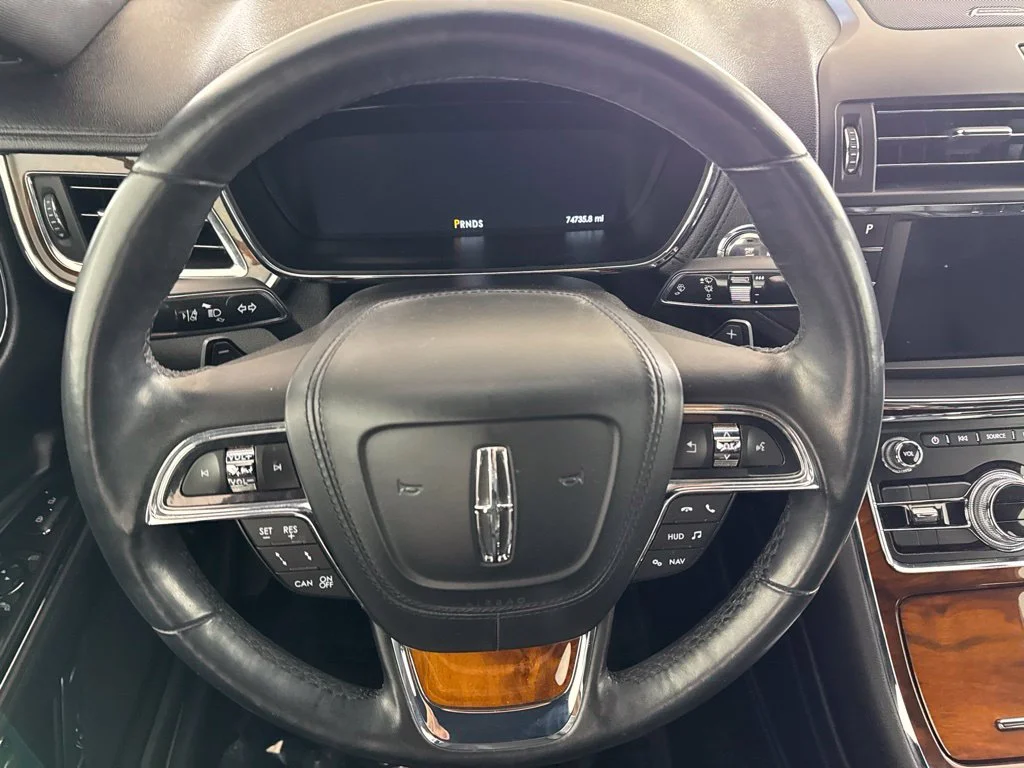 Used 2018 White Lincoln Select image 26