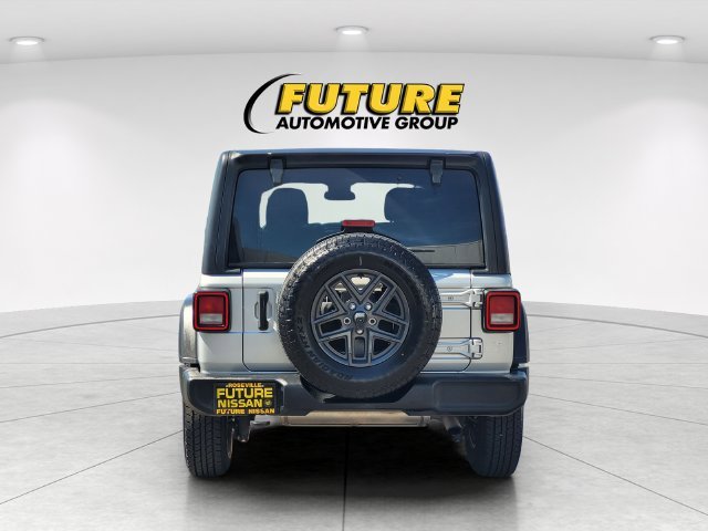Used 2024 Silver Jeep Sport S image 8
