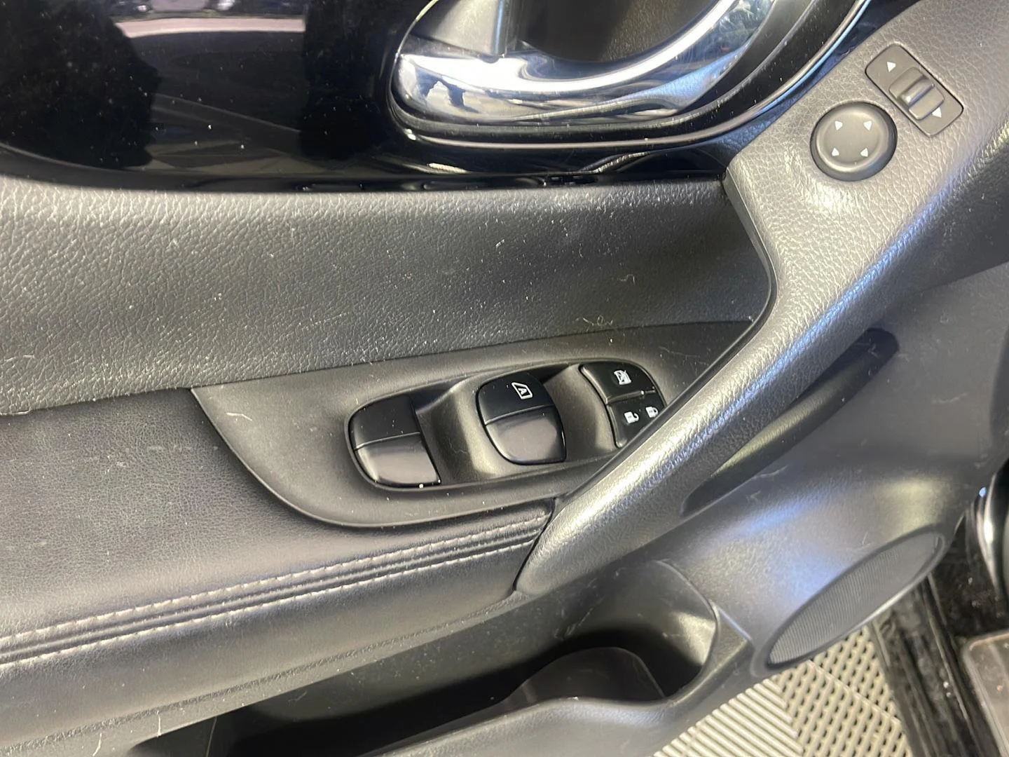 Used 2022 Magnetic Black Pearl Nissan SV image 13