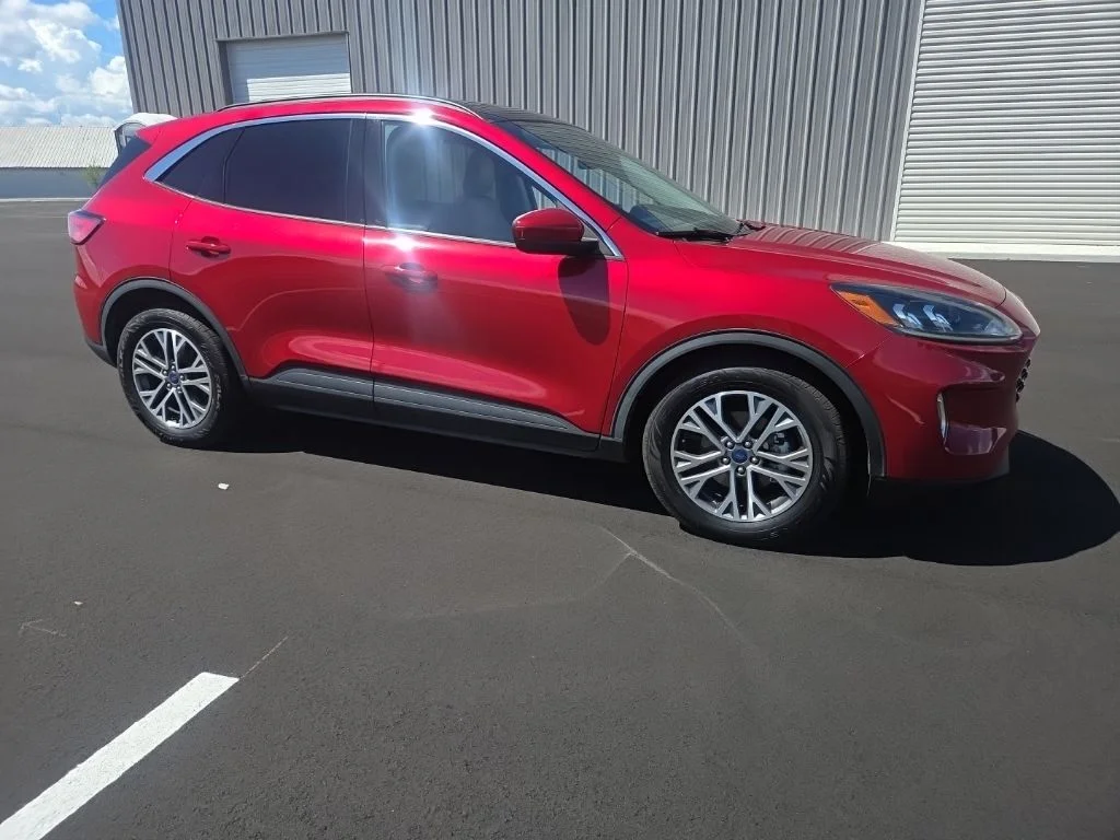 Used 2022 Red Ford SEL image 19