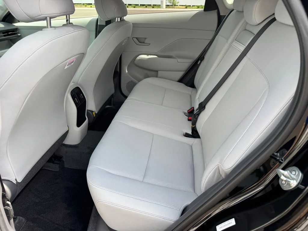 Used 2025 Black Hyundai SEL Convenience image 13
