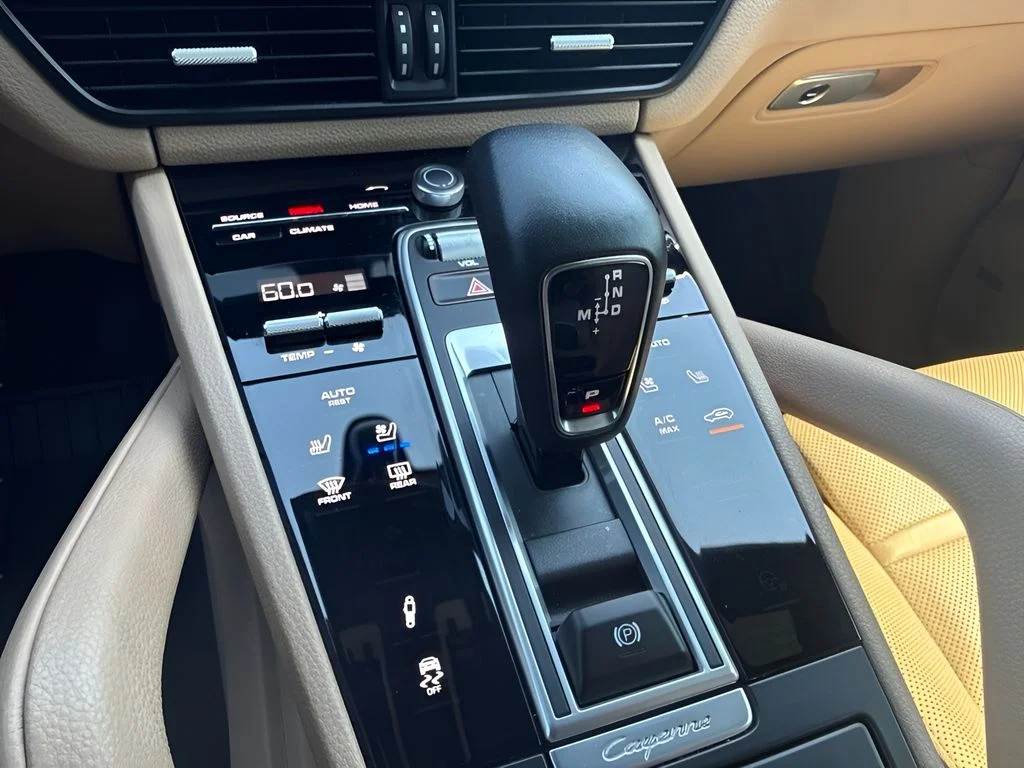 Used 2022  Porsche Base image 19