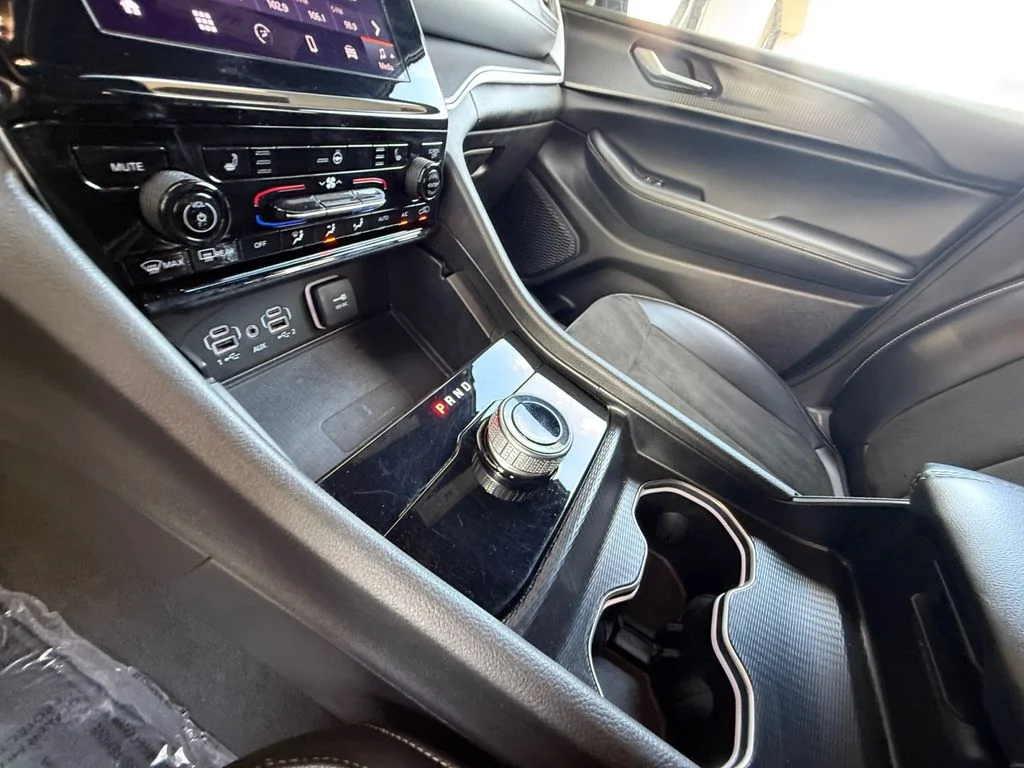 Used 2025 Silver Jeep Altitude image 22