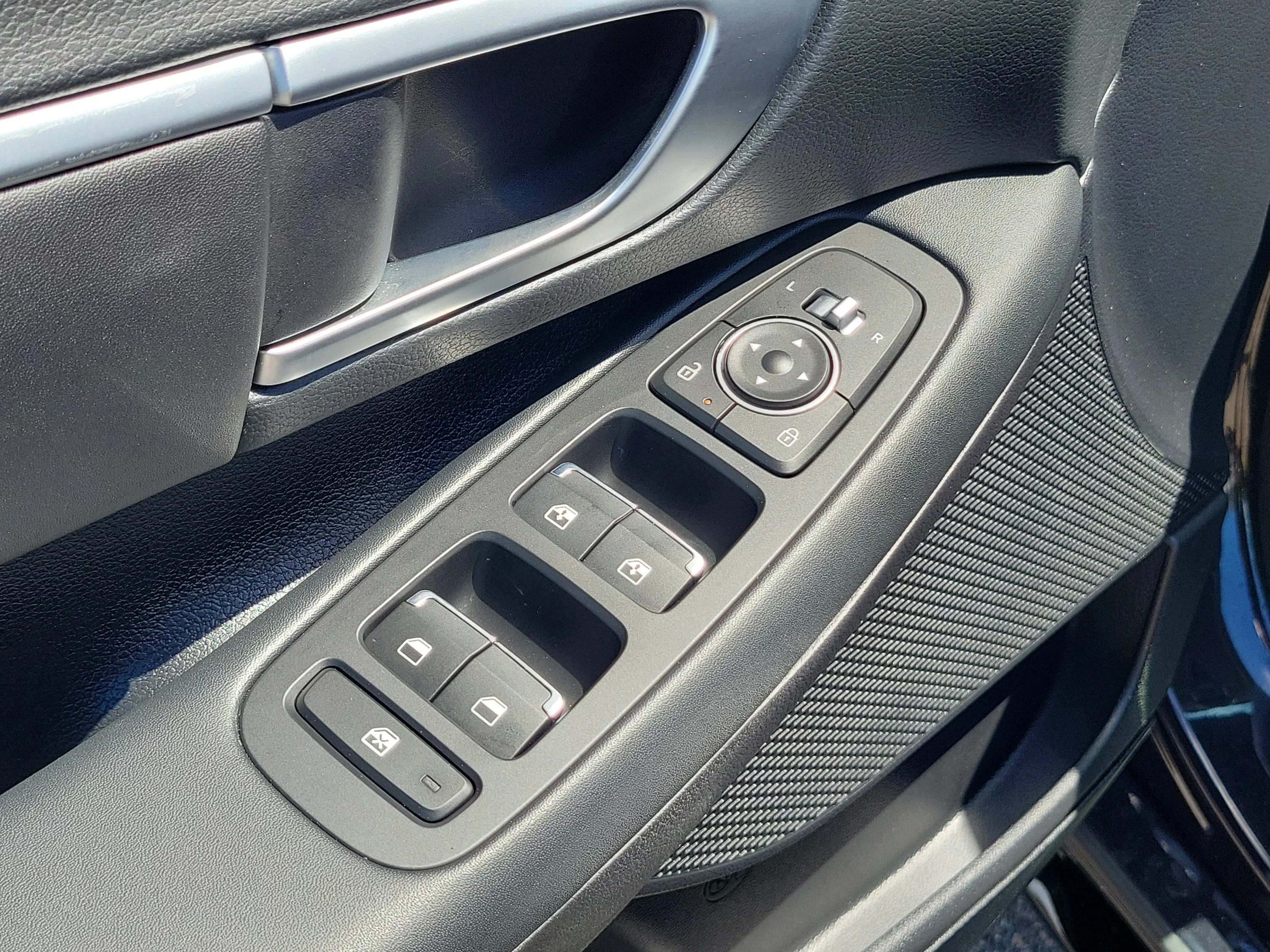 Used 2025 Carbon Blue Hyundai SEL image 22