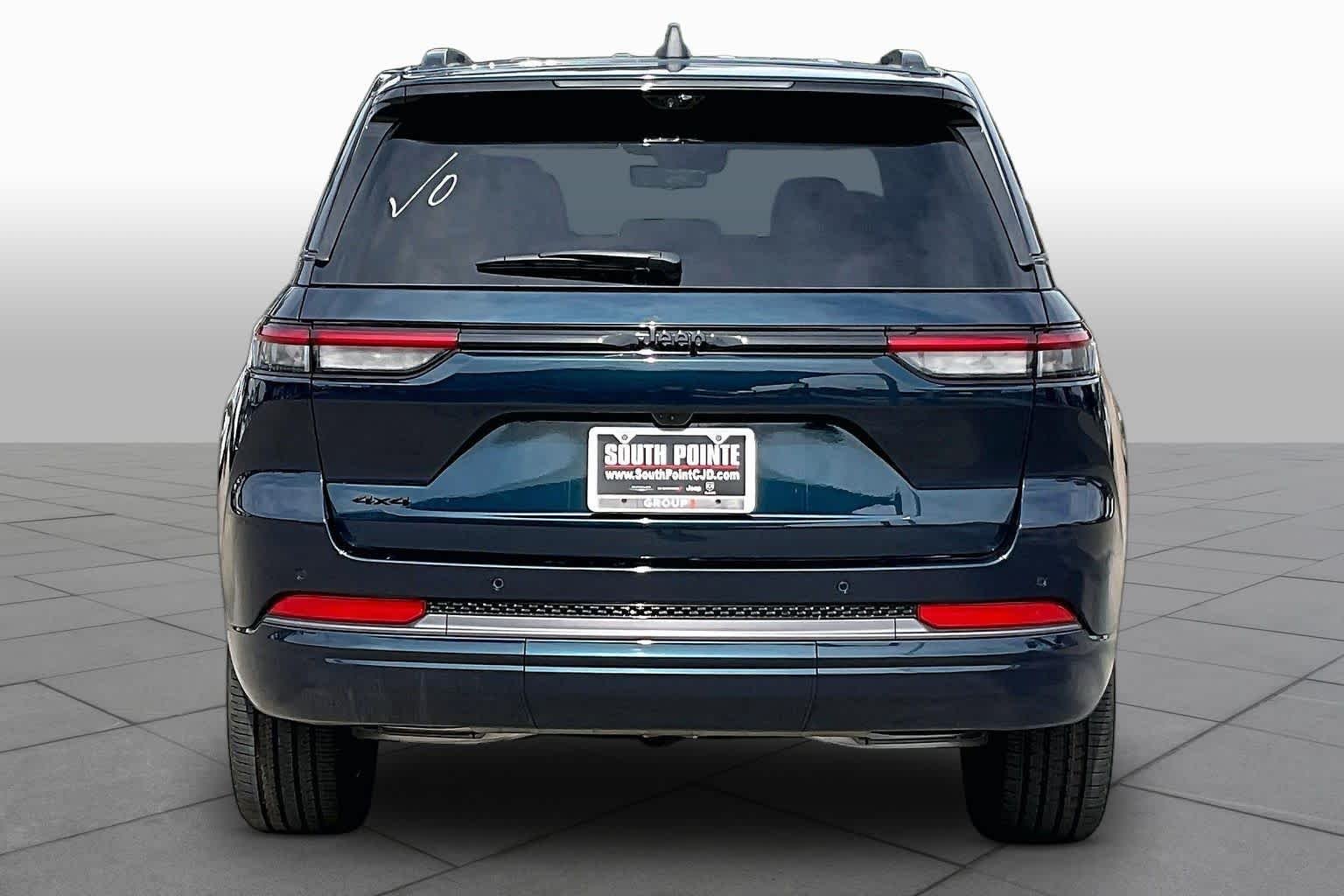 New 2026 Fathom Blue Pearl-Coat Exterior Paint Jeep Limited Reserve image 4