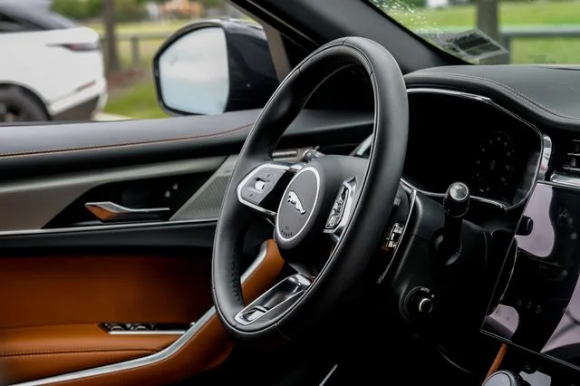 2026 Jaguar F-Pace R-Dynamic S - Photo 18