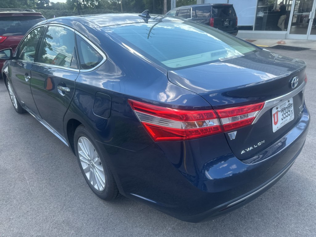 Used 2014  Toyota  image 4