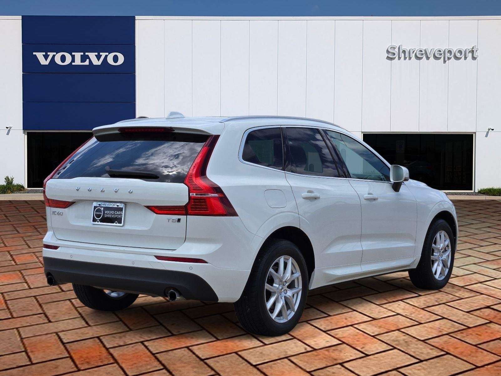 Used 2020 Ice White Volvo Momentum image 4