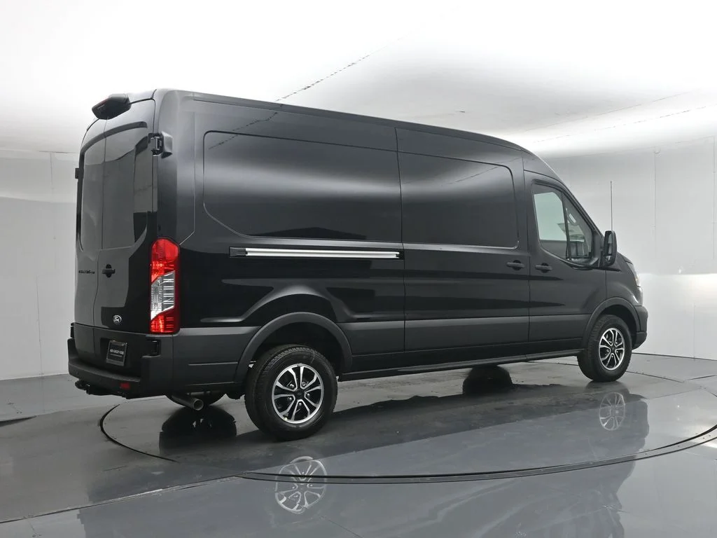 New 2026 Agate Black Metallic Ford Base image 26