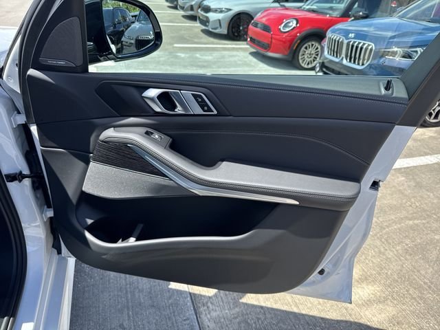 New 2026 Mineral White Metallic BMW sDrive40i image 8