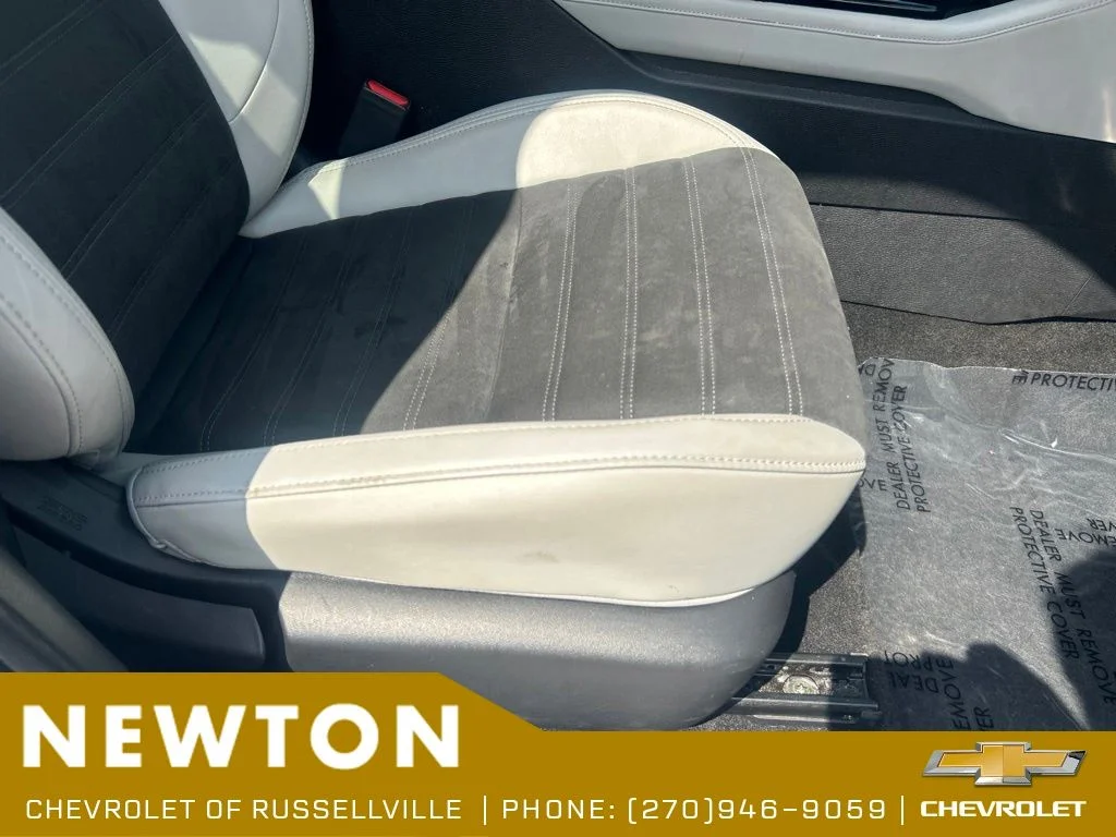 Used 2025  Mitsubishi SE image 24