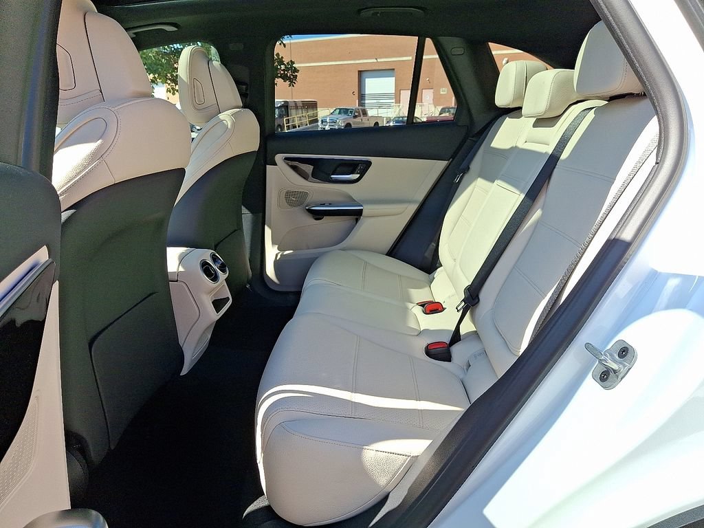 New 2026 Polar White Mercedes-Benz GLC 300 image 25