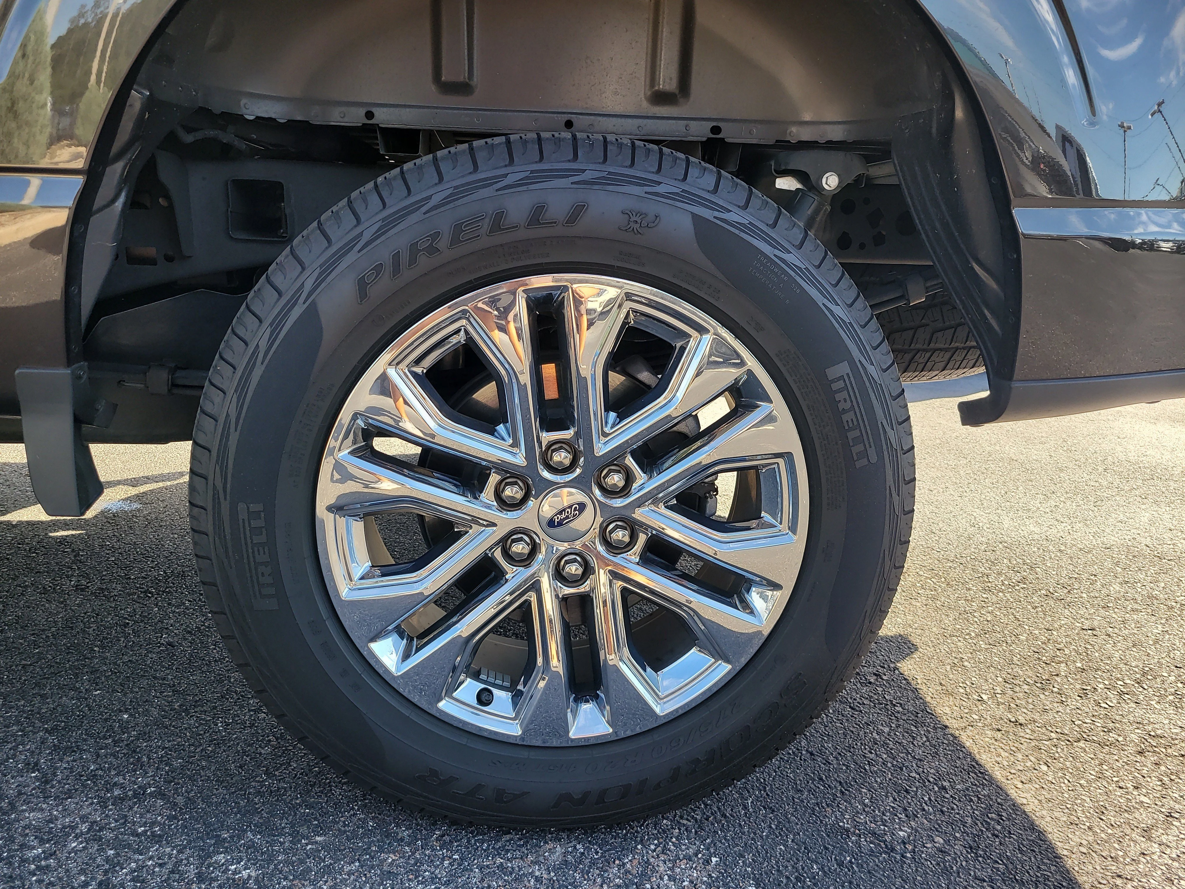 Used 2024 Bronze Metallic Ford XLT image 9