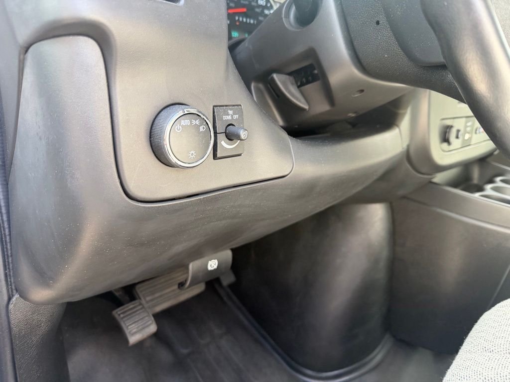 Used 2023 White Chevrolet Work Van image 19