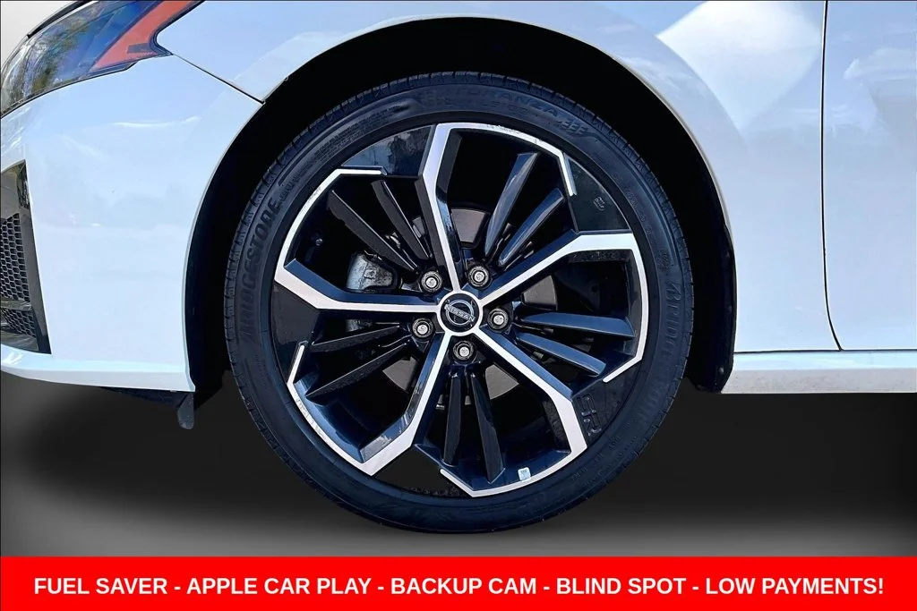Used 2024 White Nissan 2.5 SR image 38