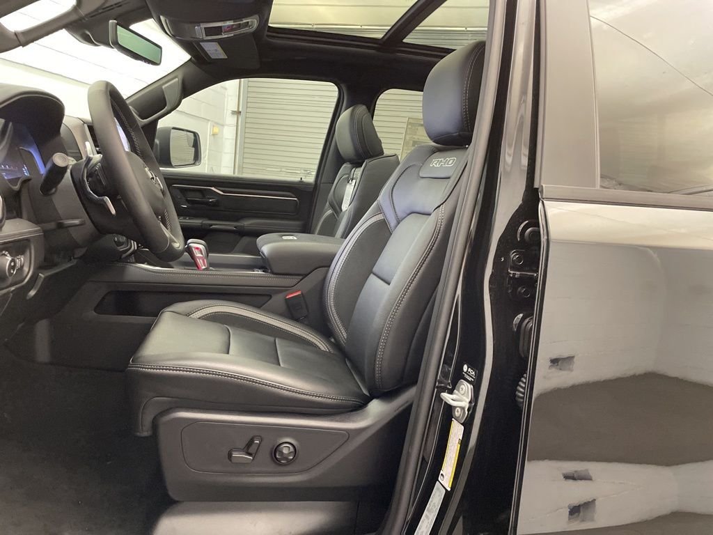 New 2026 Diamond Black Crystal Pearl-Coat Exterior Paint RAM RHO image 22