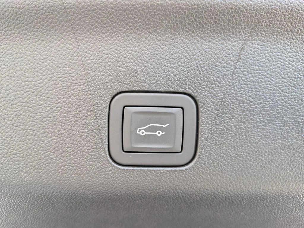 Used 2026 Summit White GMC Elevation image 23