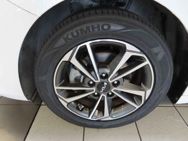 Used 2023 Snow White Pearl Kia LXS image 15