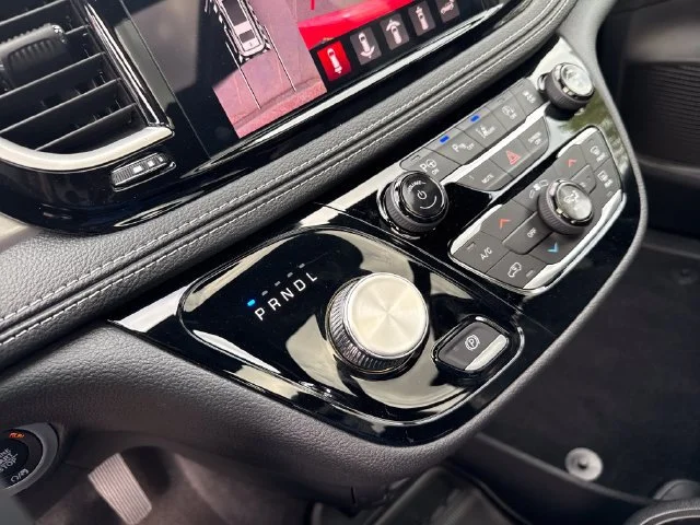 2025 Chrysler Pacifica Select - Photo 27