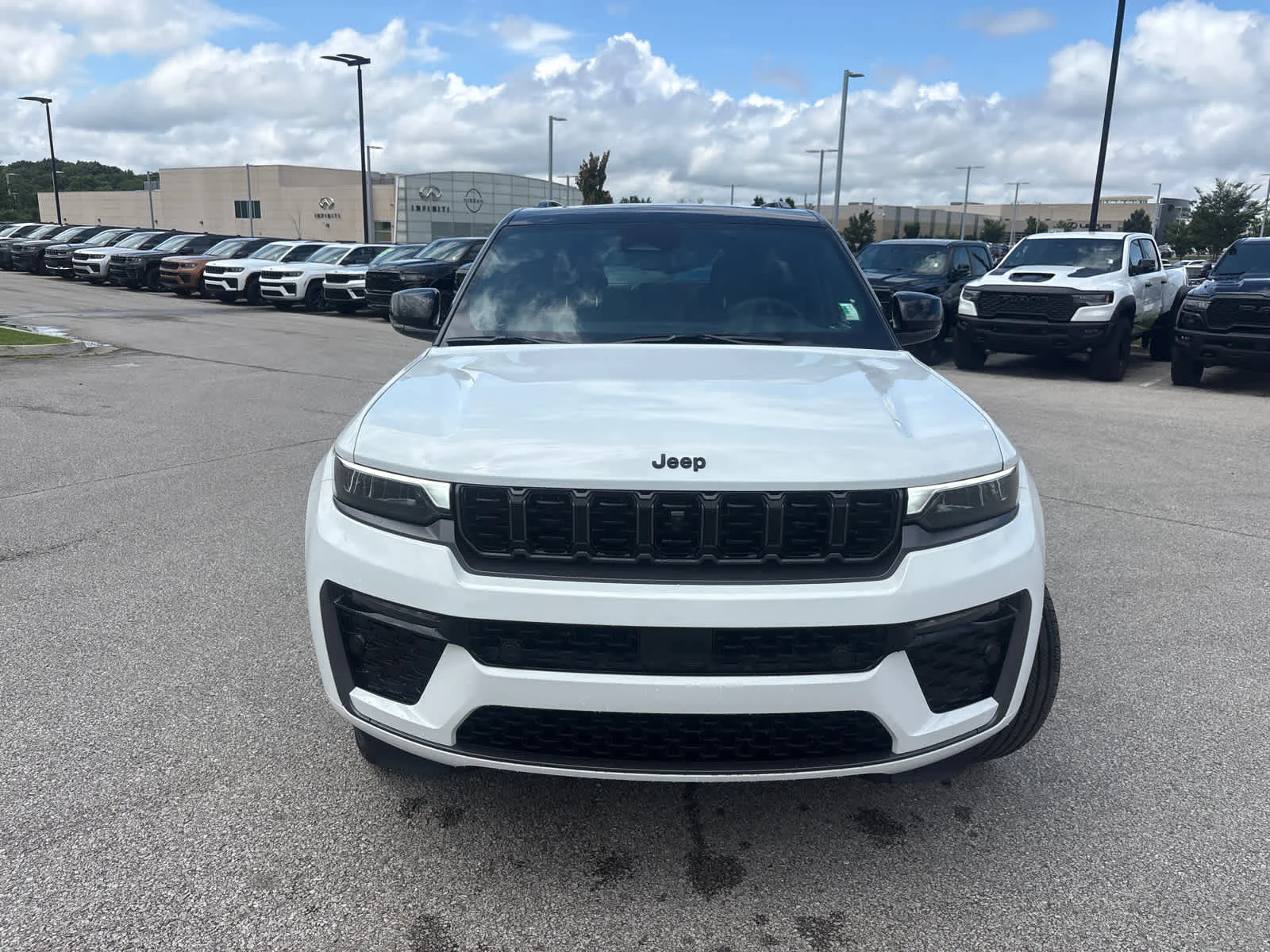 New 2026 Bright White Clear-Coat Exterior Paint Jeep Summit image 4