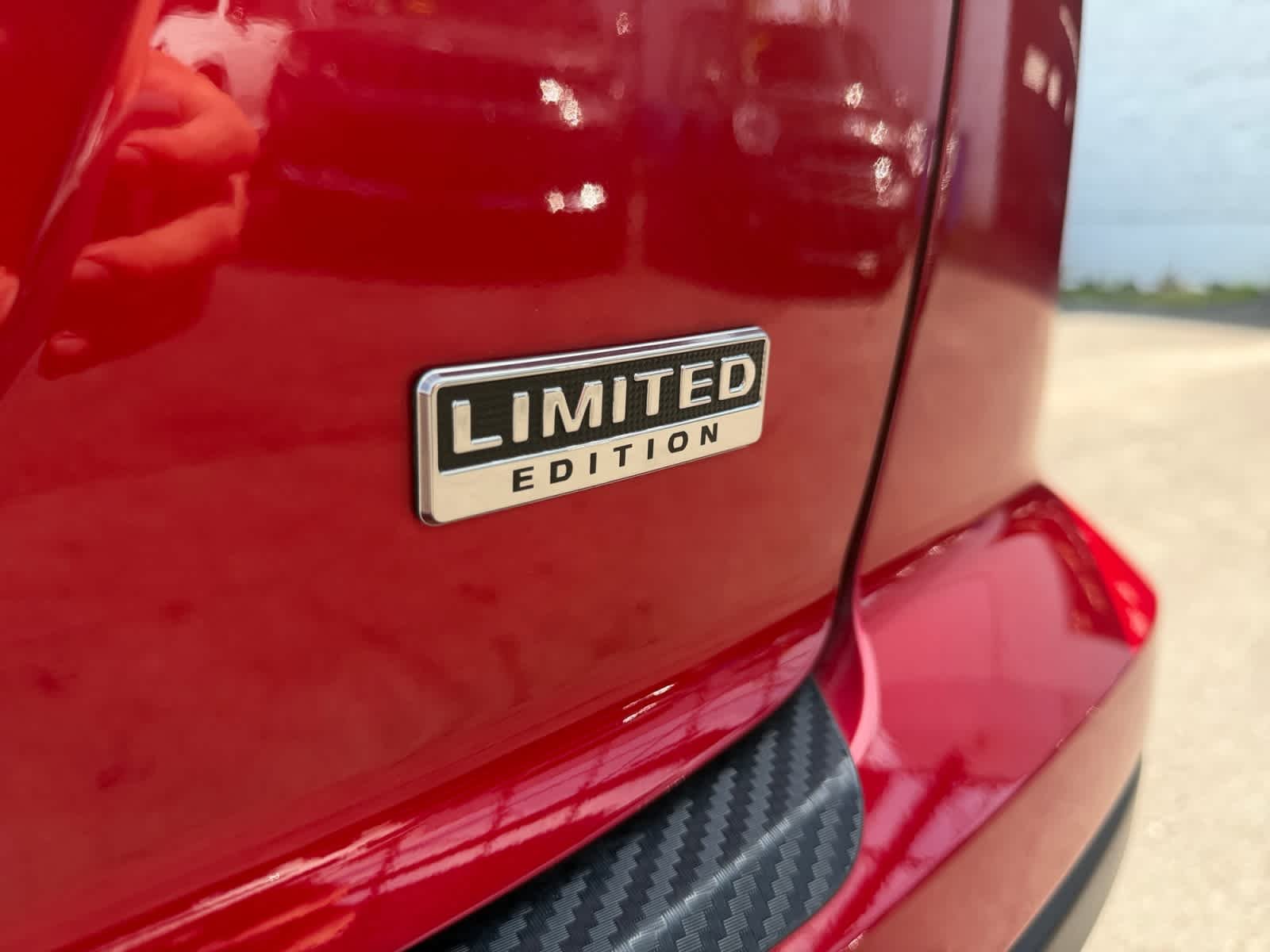 Used 2025 Red Diamond Mitsubishi LE image 22