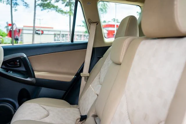 Used 2012 Super White Toyota Base image 27