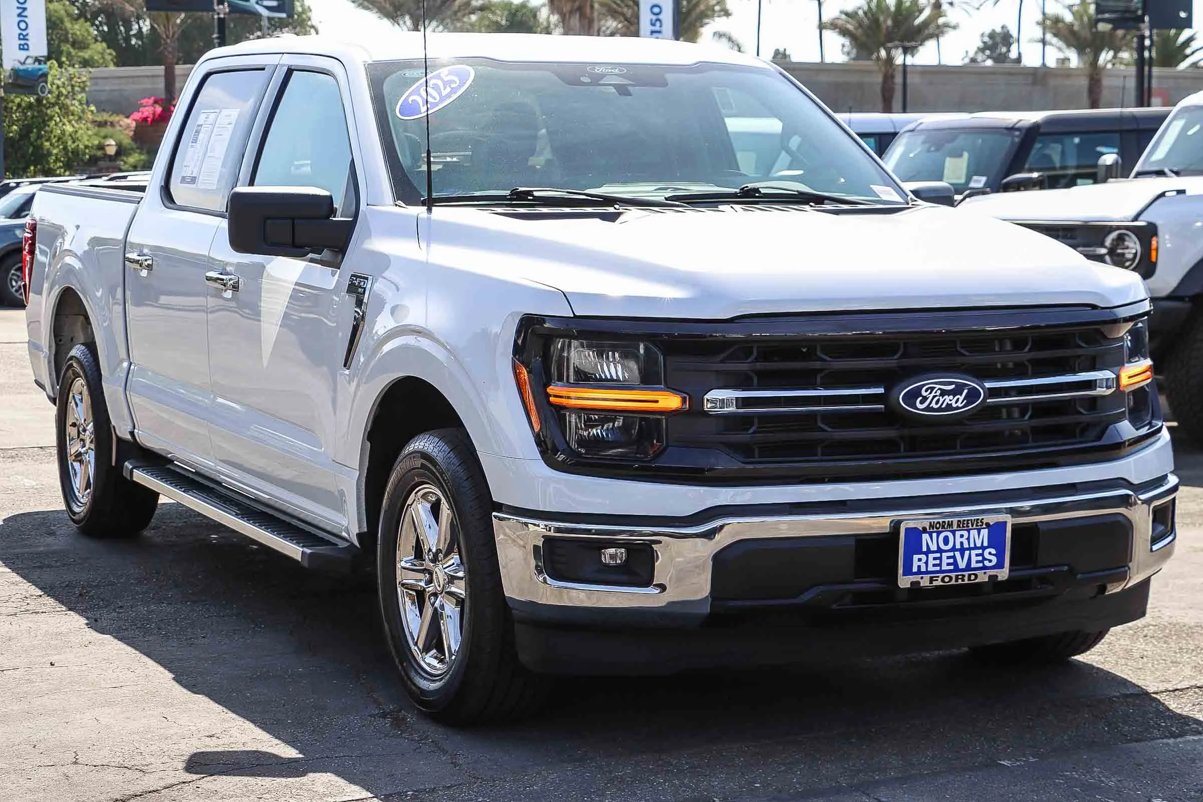 Certified Used 2025 Oxford White Ford XLT image 3