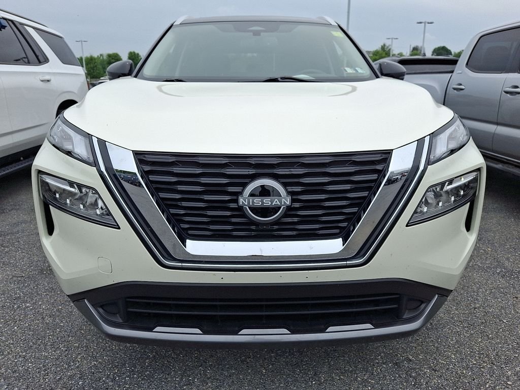 Used 2023 White Nissan SL image 2