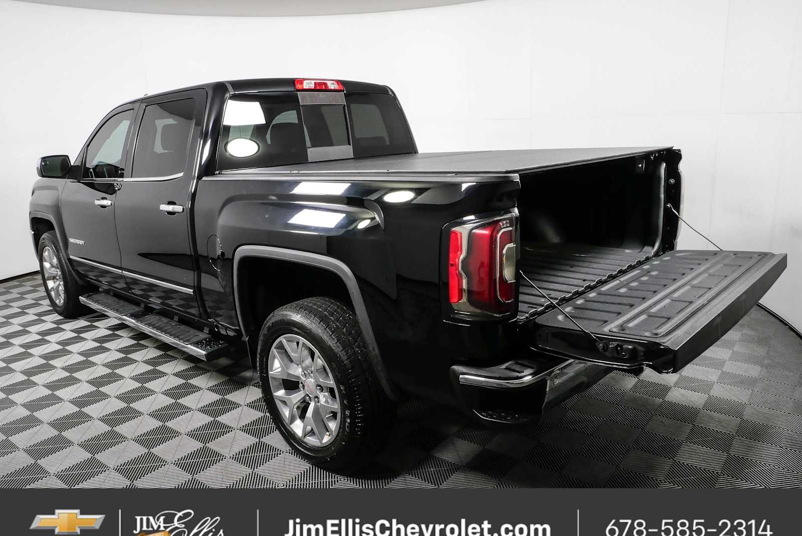 Used 2018 ONYX BLACK GMC SLT image 31