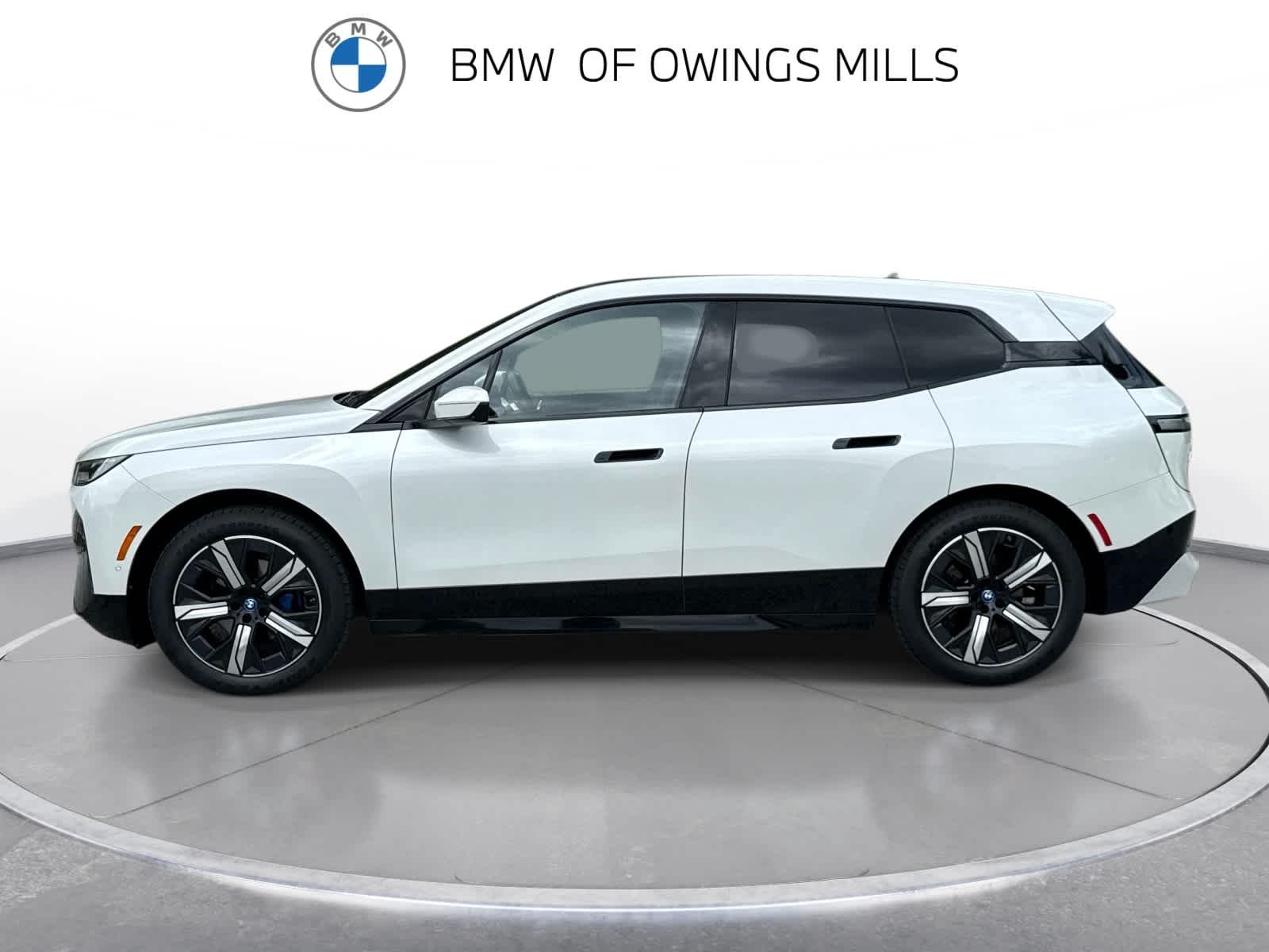 Certified Used 2024 Mineral White Metallic BMW xDrive50 image 5