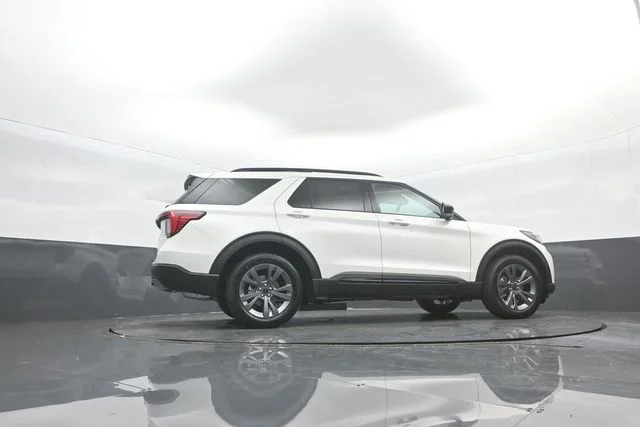 New 2026 Star White Metallic Tri-Coat Ford Active image 37