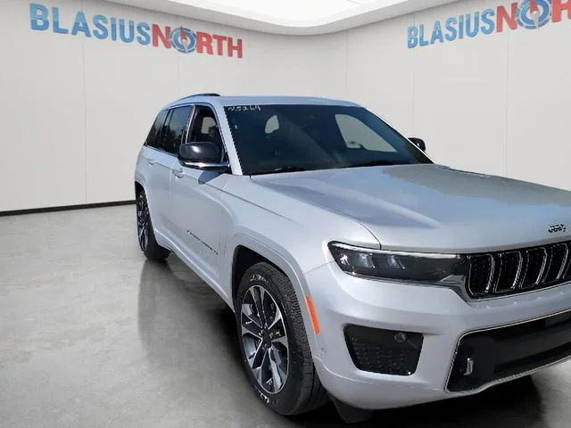 Used 2022 Silver Jeep Overland image 4
