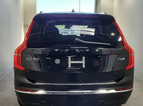 Used 2025 Black Volvo T8 Plus image 3