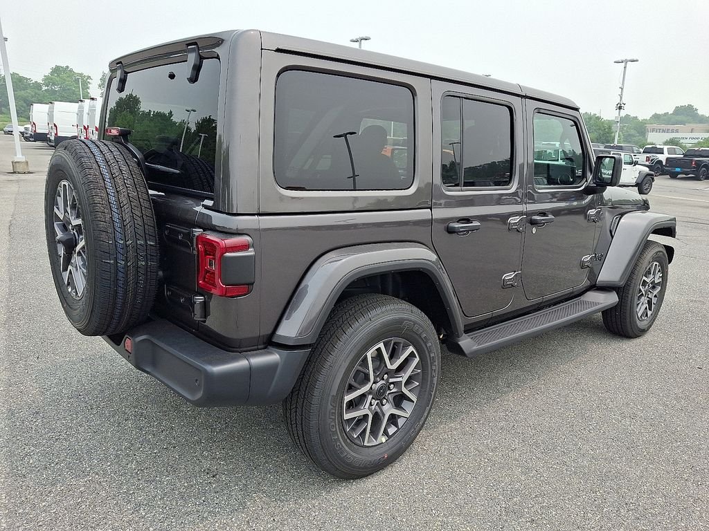 New 2026 Granite Crystal Metallic Clear-Coat Exterior Paint Jeep Sahara image 4
