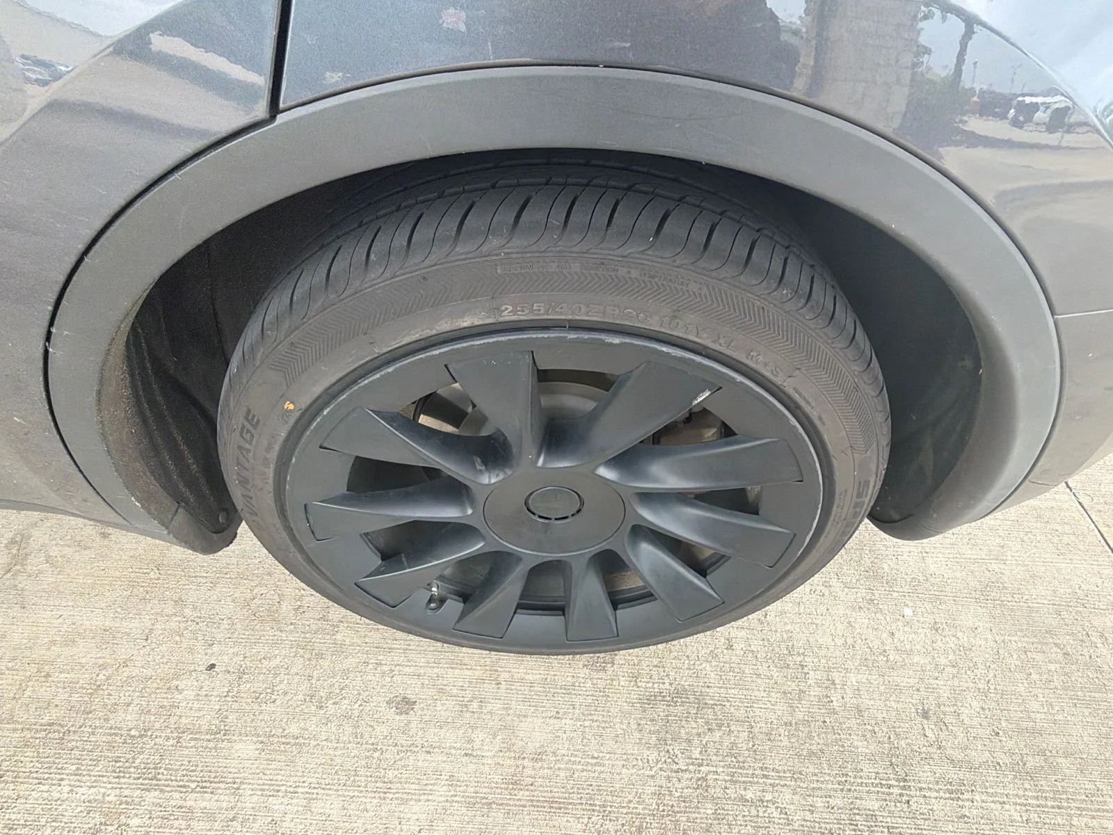 Used 2023  Tesla Long Range image 4