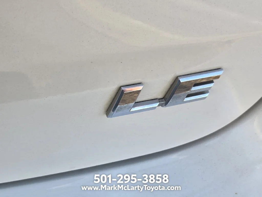 Used 2015 White Toyota LE image 5