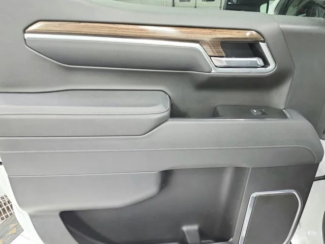 Used 2025 White Chevrolet LT image 40