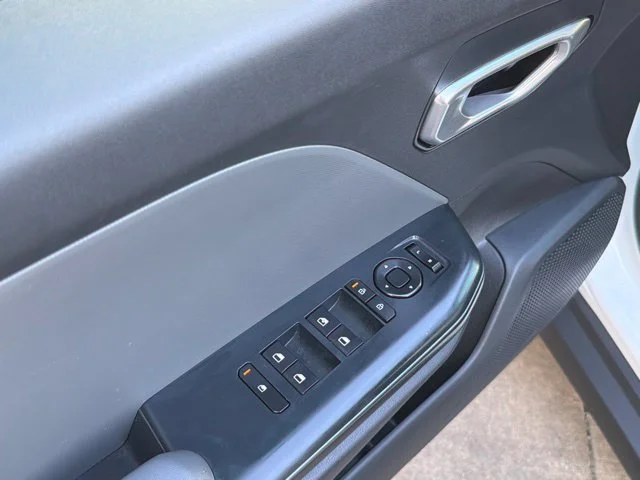 Used 2025 White Kia LXS image 20