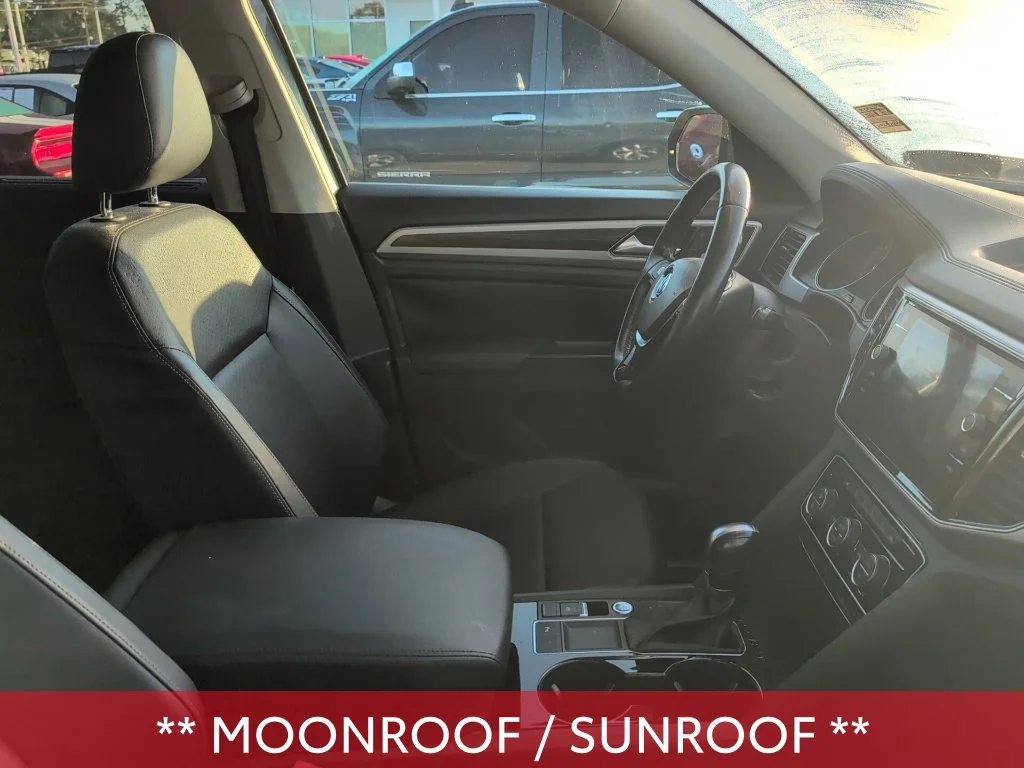 Used 2018 Gray Volkswagen SEL image 2
