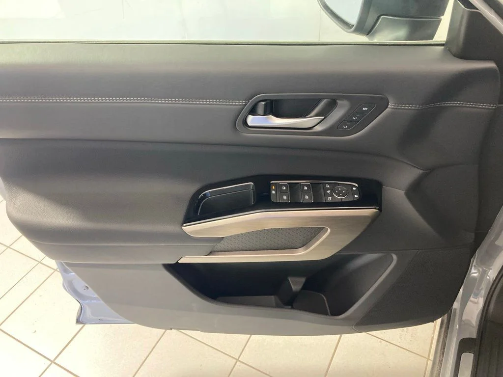 Used 2025 Gray Nissan Platinum image 14