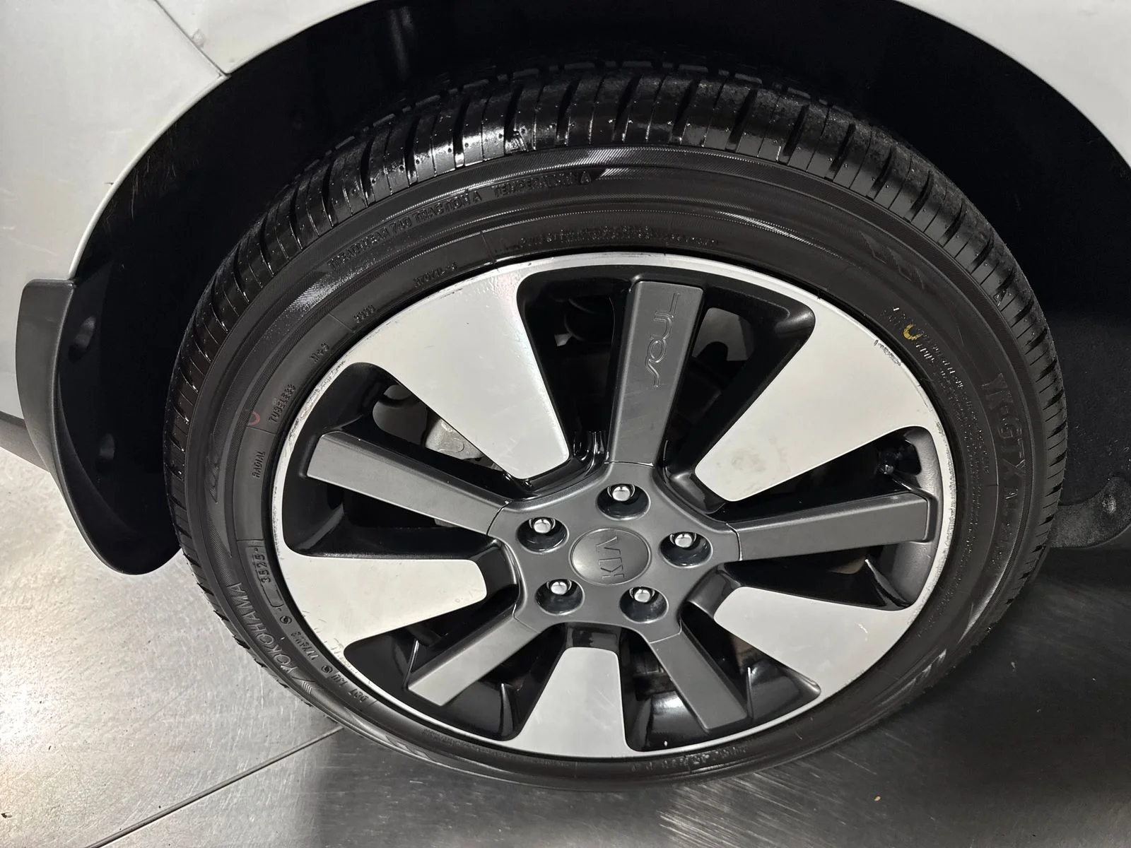 Used 2014 Bright Silver Kia Exclaim image 13