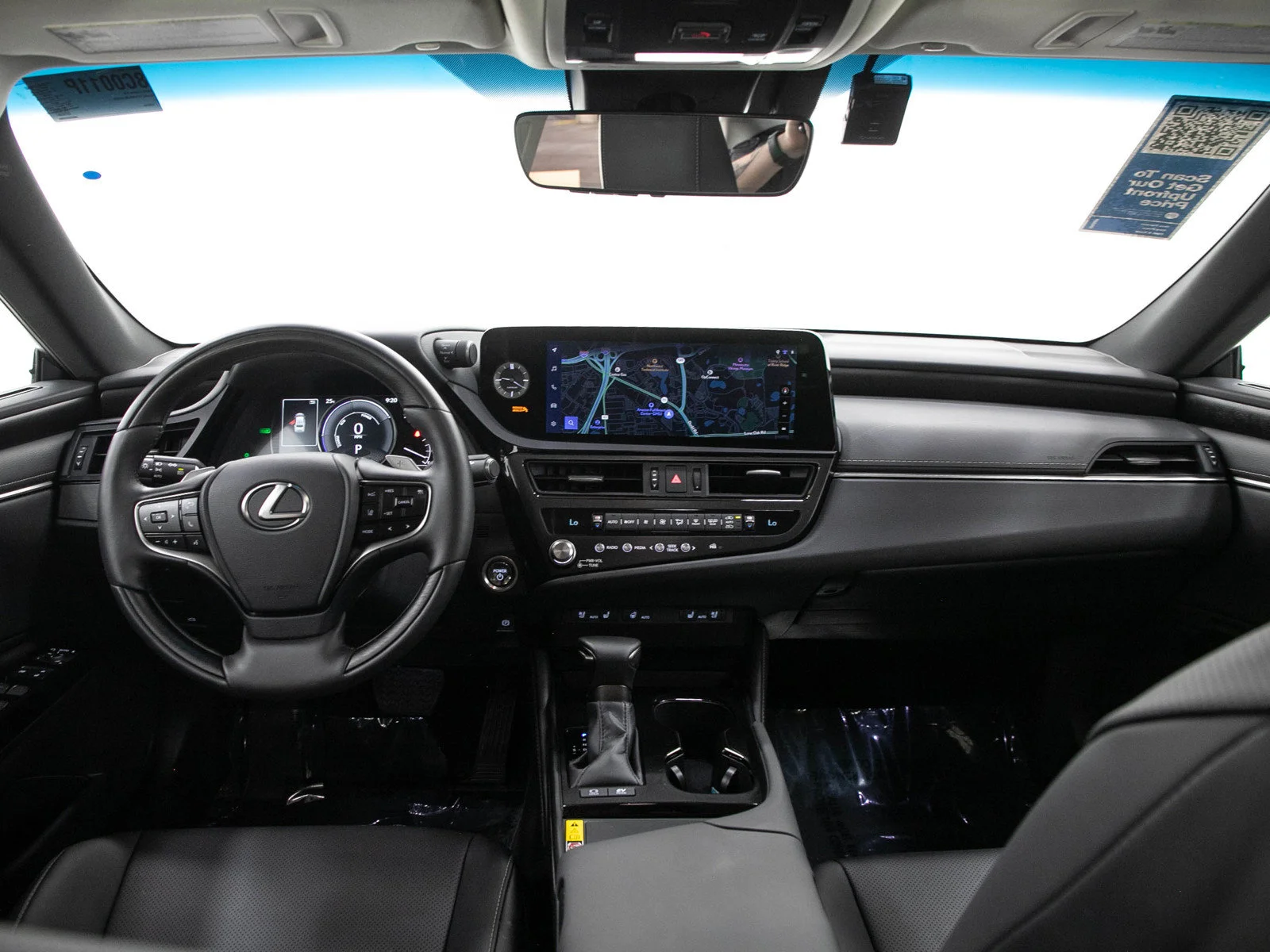 Used 2025 Black Lexus ES 300h F Sport Handling image 14