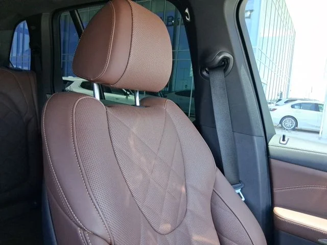 Used 2025 Gray BMW sDrive40i image 18