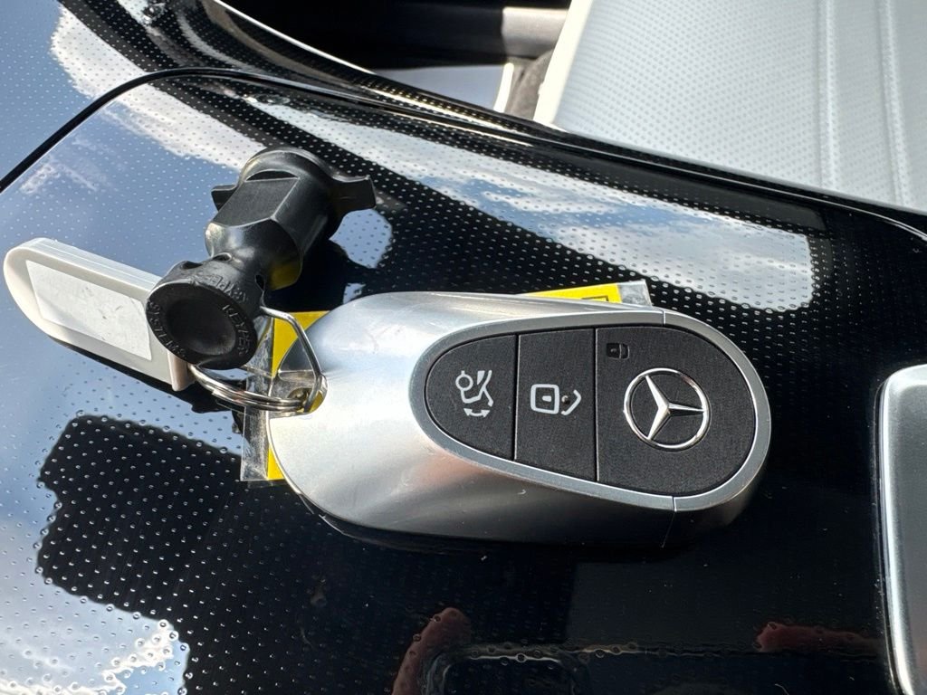 Used 2026 Gray Mercedes-Benz GLC 300 image 25
