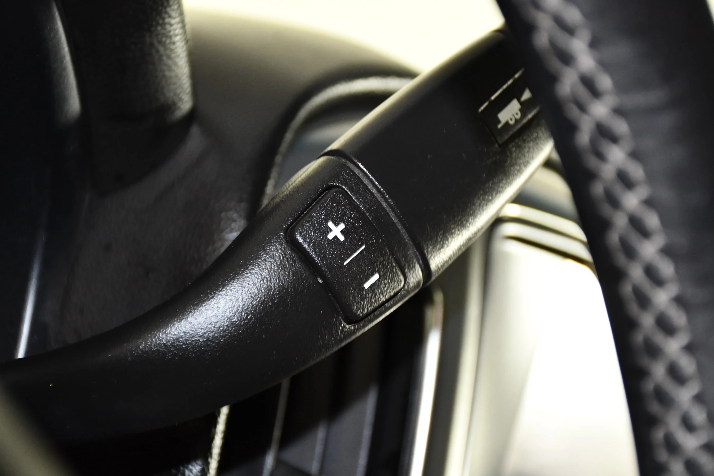 Used 2018 Deep Ocean Blue Metallic Chevrolet LT image 26